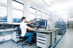 GL_ITS_Photo_Customer Services_ Equipment Calibration_high res _12.08_1200x900.jpg
