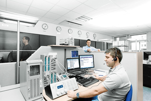 GL_ITS_Photo_Customer_Services__Help_Desk_Support_RGB_1200x900.jpg