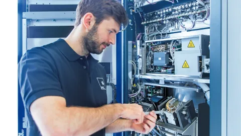 Risk-free internal access due to 24/48 VDC operation