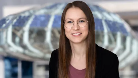 Portrait image of Michaela in front of AVL brain sculpture