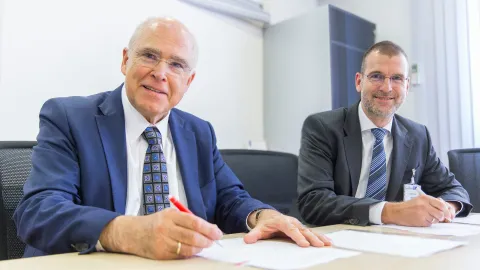 Helmut List, CEO AVL, und Frank Wiemer, CEO iwis motorsysteme[1]