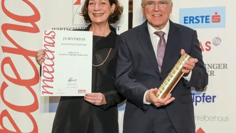 Kathryn und Helmut List mit der Auszeichnung ©by picturesborn[1]