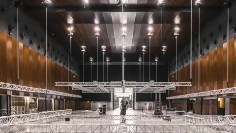 Moderne Kettenzuganlage in der Helmut List Halle Moderne Kettenzuganlage in der Helmut List Halle