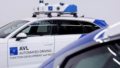 DE_PTE_Photo_Rooftopbox_Demo_Vehicle_klein DE_PTE_Photo_Rooftopbox_Demo_Vehicle_klein