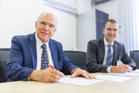 Helmut List, CEO AVL, und Frank Wiemer, CEO iwis motorsysteme[1]